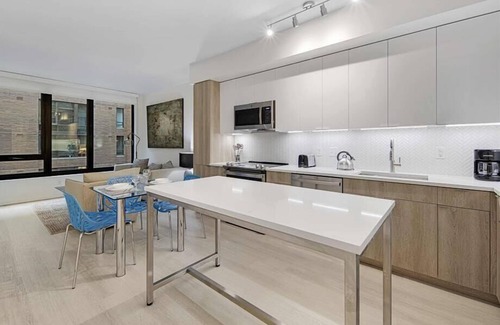 NoMa Hotel | Unwind in Style with Gym & Kitchen, Steps from Metro Red Line
