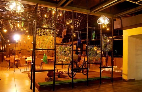 Ernakulam South Hotel | Chandelier Hotel: Family-Friendly Stay with Breakfast Included