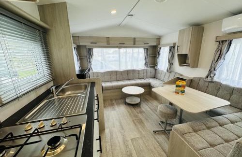 IJmuiden Ski Chalet | Top-Rated DD 58: Family-Friendly Camping de Duindoorn