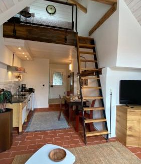 Aitrach Apartment | Cozy dd Chalet: Guest Rated 9/10 with Complimentary Breakfast