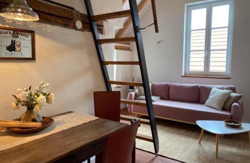 Aitrach Apartment | Cozy dd Chalet: Guest Rated 9/10 with Complimentary Breakfast