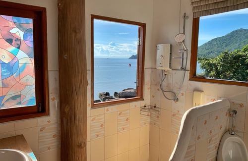 Koh Tao Hotel | Top-Rated DD Hut Koh Tao: Pool, Restaurant & Family-Friendly