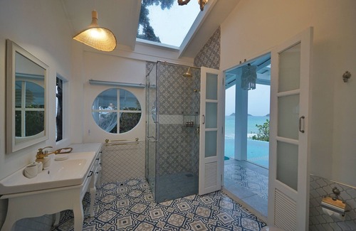 Koh Tao Hotel | Top-Rated DD Hut Koh Tao: Pool, Restaurant & Family-Friendly
