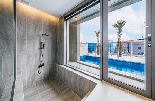 Aewol Villa | Discover Ddosi Aewol Pool Villa: 4-Star Oceanfront Escape