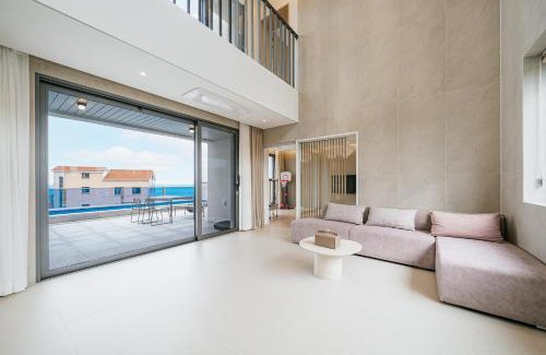 Aewol Villa | Discover Ddosi Aewol Pool Villa: 4-Star Oceanfront Escape