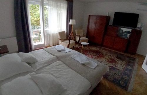 Sopron Apartment | Deák Apartmanok: Oceanfront Retreat with Top Guest Ratings