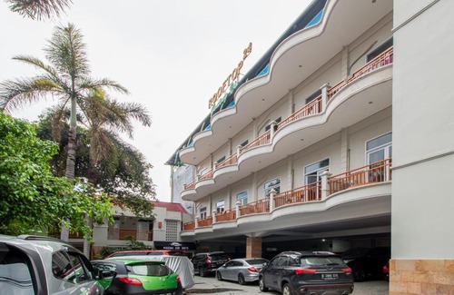 Kuningan House | Cozy Family Retreat at De 80's Genteng Ijo with Breakfast