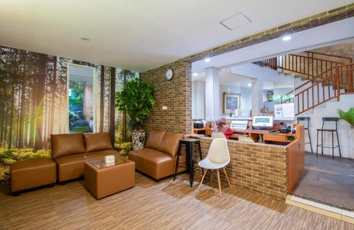 Kuningan House | Cozy Family Retreat at De 80's Genteng Ijo with Breakfast