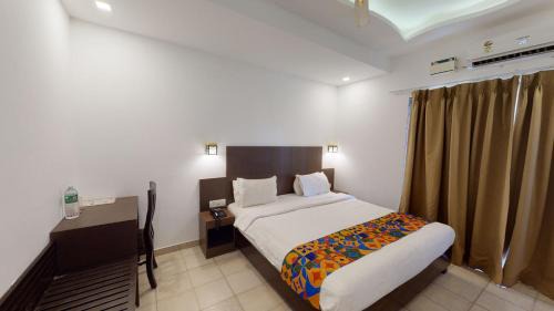 Calangute Hotel | De Alcazar Calangute: Oceanfront Getaway with Pool