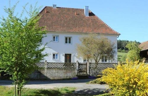 Staffelstein Apartment | Inviting Holiday Home with Free WiFi and Terrace Access