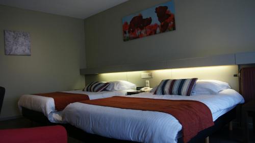 Edegem Hotel | De Basiliek: Family-Friendly Retreat with Delicious Dining