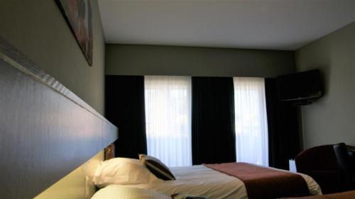 Edegem Hotel | De Basiliek: Family-Friendly Retreat with Delicious Dining