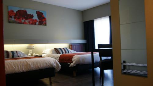 Edegem Hotel | De Basiliek: Family-Friendly Retreat with Delicious Dining
