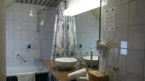 Edegem Hotel | De Basiliek: Family-Friendly Retreat with Delicious Dining