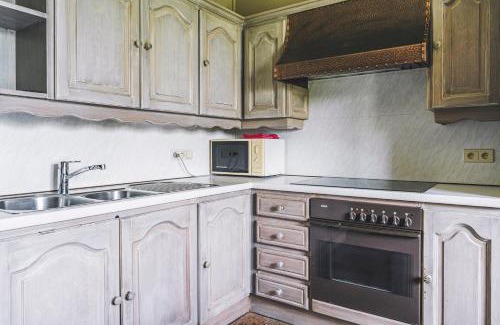 Maldegem Apartment | Family-Friendly Retreat at De Burkelhoeve App.B - 10/10 Rated