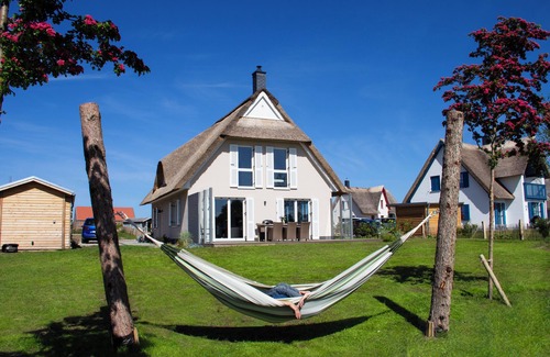 Gross Schwansee House | Reethaus Seelenruhig: Oceanfront Retreat with Spa Amenities