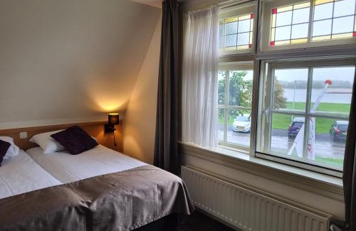 Rossum Hotel | De Gouden Molen: Pet-Friendly Retreat with Breakfast Included