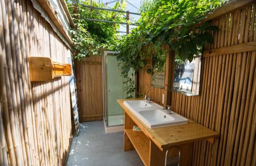 Lutjebroek Other | Family-Friendly De Groote Wijzend with Hot Tub & Kitchen