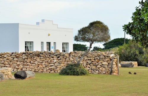 Bredasdorp Cottage | De Hoop Equipped Cottages: Family-Friendly Getaway with Kitchen