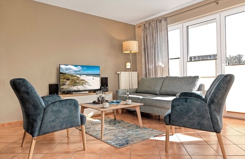 Am Schwarzen Busch Apartment | Oceanfront Retreat: Guest Rated 10/10 with Pool & Kitchen
