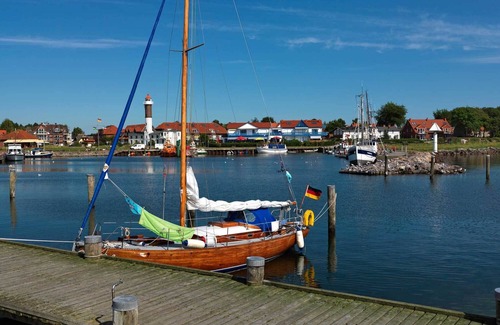 Insel Poel Apartment | Beach Crab Apartment: Harbor View with Pool & Spa Access