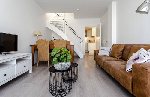 Zandvoort Apartment | De Jacobsschelp Zandvoort: Breakfast Included & Parking
