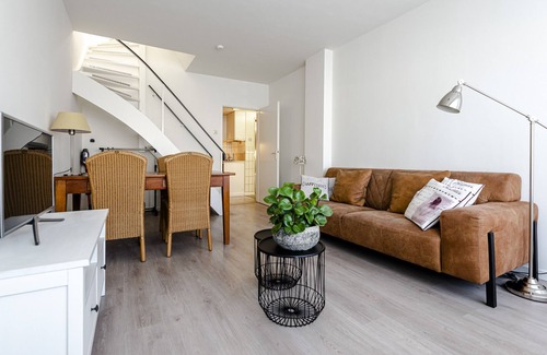 Zandvoort Apartment | De Jacobsschelp Zandvoort: Breakfast Included & Parking