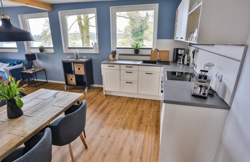 Koenigs Wusterhausen Apartment | Apartment 'Klein' with Lake View, Private Terrace and Wi-Fi