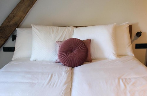 Westmalle Hotel | Discover De Kasteelhoeve: 4-Star Hotel with Top Amenities