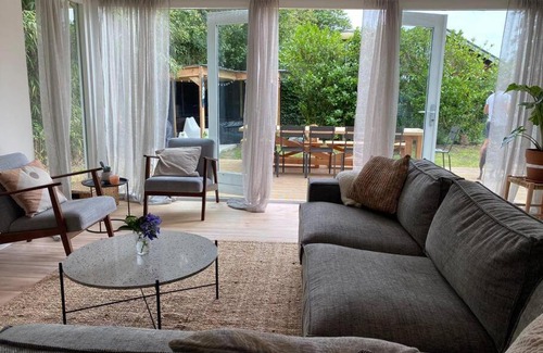 Julianadorp aan zee House | Pet-Friendly Retreat at De Keizerskroon 240, Rated 7.8