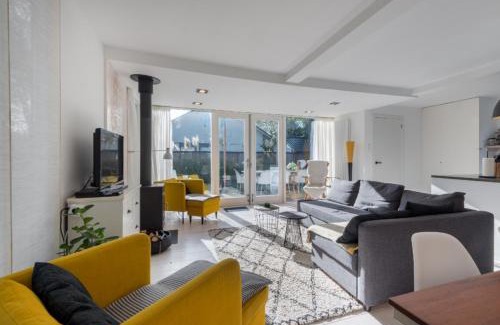 Julianadorp aan zee Apartment | De Keizerskroon 42: Oceanfront Oasis with Top Amenities