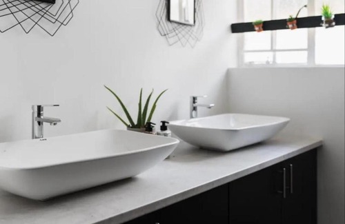 Potchefstroom Apartment | Discover de Kleijne Kaap: Family-Friendly with Kitchenette