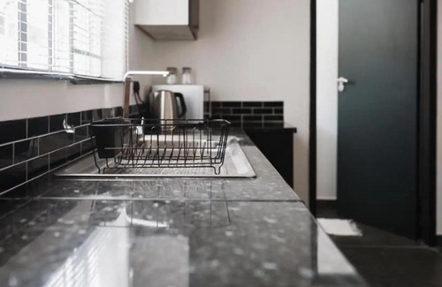 Potchefstroom Apartment | Discover de Kleijne Kaap: Family-Friendly with Kitchenette