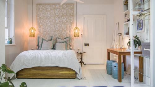 Prince Albert House | Cozy De Kleine Prince - A Reimagined Village Escape
