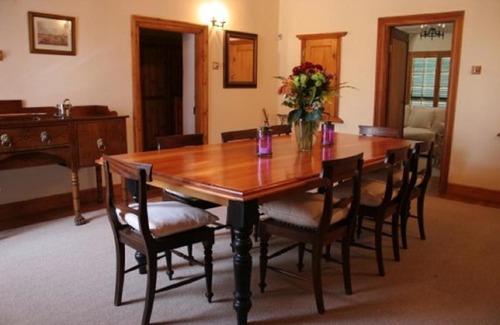 Graaff-Reinet Apartment | Explore De Kothuize 166: Rated 9/10 & Pet-Friendly Stay