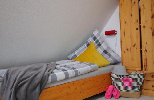 Nordholz Apartment | Family-Friendly De Lütt Tünn: Steps from Nordseedeich