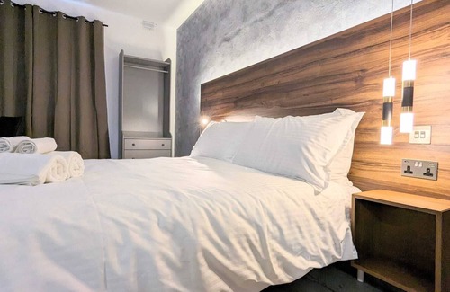 Tal-Ghoqod Hotel | De la Croix: Family-Friendly Stay with Spa & Restaurant