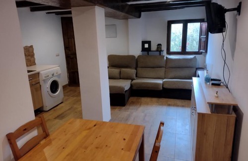Ferrones Ski Chalet | Pet-Friendly De La Cuenca Avilés with Breakfast Included