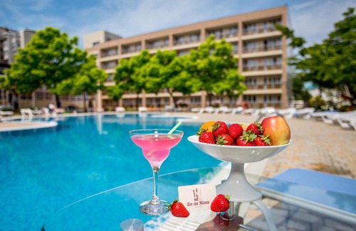 Anapa Resort | Discover De La Mapa Resort: Pool, Breakfast & Great Ratings