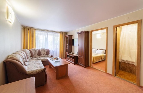 Anapa Resort | Discover De La Mapa Resort: Pool, Breakfast & Great Ratings