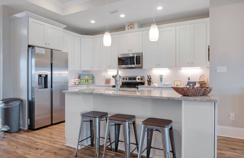 East End House | Experience De La Sol: Fall Specials with Premier Amenities