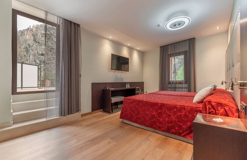Villarluengo Hotel | Relax at De La Trucha Hotel: 4-Star Experience Awaits