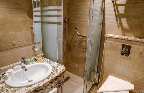 Aqaba Hotel | Discover De-Lara Hotel: 4-Star Stay with Ocean Views