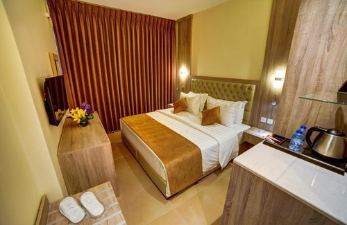 Aqaba Hotel | Discover De-Lara Hotel: 4-Star Stay with Ocean Views