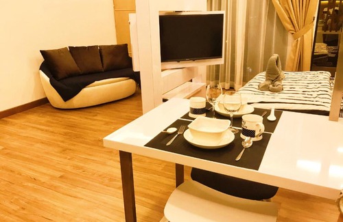 Seri Kembangan Apartment | De Leasure Homestay: WiFi, Netflix & Free Parking Awaits