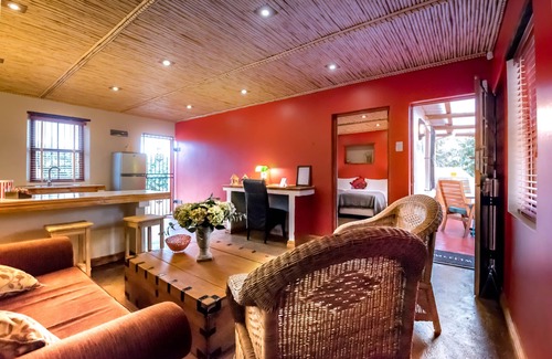 Paarl Bed & Breakfast | Discover De Leeuwenhof Estate: 4-Star Retreat with Pool