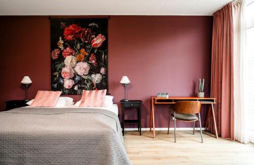 Enkhuizen Bed & Breakfast | Discover de Logerie: Kid-Friendly Stay with Breakfast Included