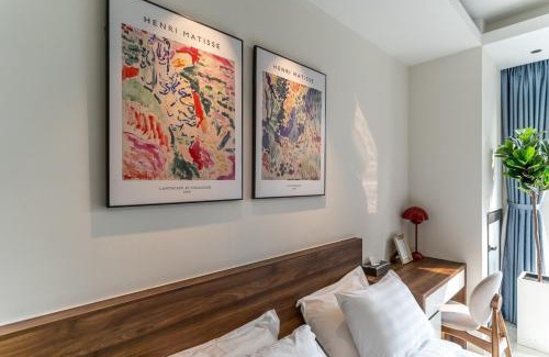 Little Japan Apartment | Modern Boutique Hotel near Hyatt & Opera House with Pool