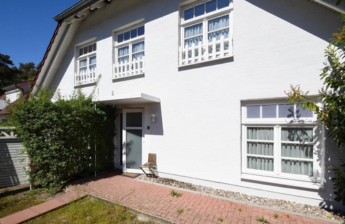 Rugen Island Apartment | Experience Oceanfront Comfort at Dünenvilla 4 in Thiessow