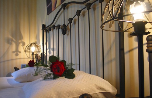 Herten Hotel | Oceanfront Bliss at De Oolderhof: 4-Star Getaway